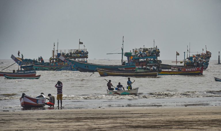 चक्रवाती तूफान ‘निसर्ग’ से परमाणु रिएक्टर और बंदरगाहों को खतरा, हाई अलर्ट जारी