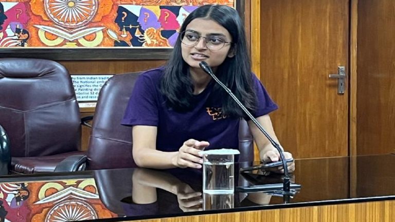 Kanpur News: सीएसजेएमयू की छात्रा शाम्भवी मिश्रा का संसद में संबोधन, विचार सुन तालियों से गूंजी भवन