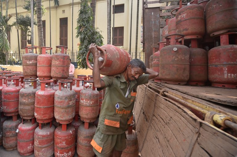 PM Ujjwala Scheme 2.0 : अब LPG कनेक्शन के लिए एड्रेस प्रूफ जरूरी नहीं, चूल्हा भी मिलेगा फ्री