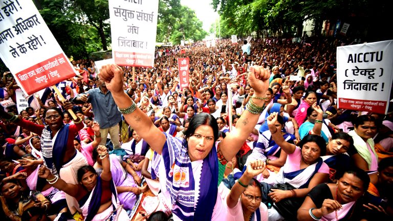 पटना में हजारों आशा कार्यकर्ताओं ने किया प्रदर्शन, जानें किन 9 मांगों को लेकर उतरीं सड़क पर