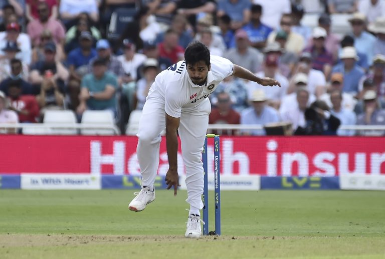 IND vs ENG : दूसरे टेस्ट से पहले टीम इंडिया की बढ़ गई परेशानी, स्टार ऑलराउंडर शार्दुल ठाकुर के खेलने पर संदेह IND vs ENG : दूसरे टेस्ट से पहले टीम इंडिया की बढ़ गई परेशानी, स्टार ऑलराउंडर शार्दुल ठाकुर के खेलने पर संदेह