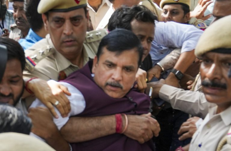 ‘आप’ सांसद संजय सिंह 5 दिन की ED रिमांड पर, कोर्ट से निकलकर कहा- मोदी जितना अत्याचार करें…