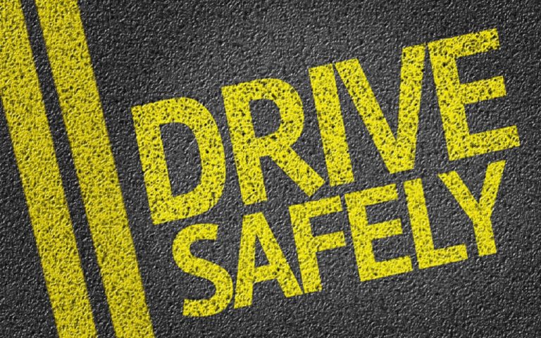 Safe Driving Tips: ड्राइविंग के दौरान क्या करें…क्या ना करें? कुछ महत्वपूर्ण टिप्स