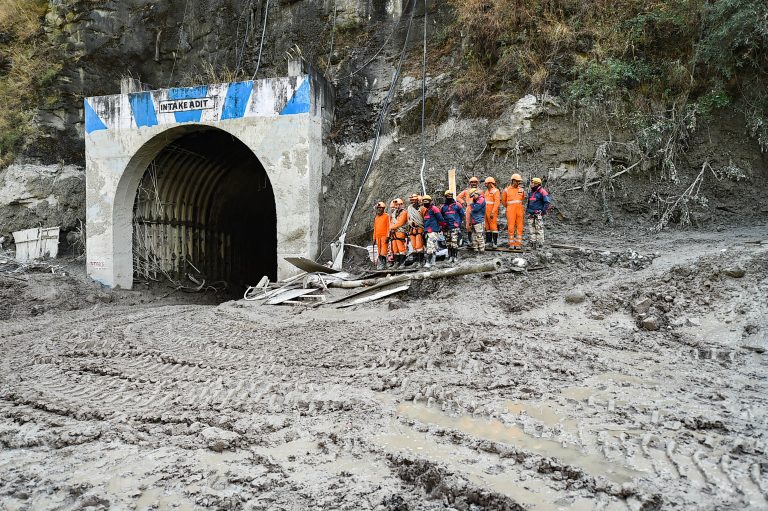 Uttarakhand Glacier Disaster : उत्तराखंड में तबाही का मंजर, सुरंग से मिले 3 और शव, अब तक 56 लोगों की हो चुकी है मौत
