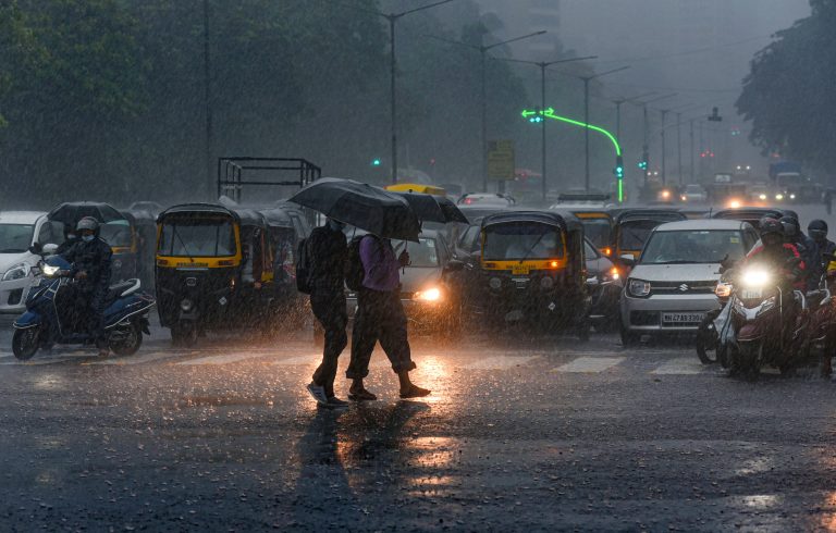 UP Weather: अगले कुछ दिन यूपी को गर्मी से मिलेगी निजात, मौसम विभाग का राहत देने वाला अलर्ट