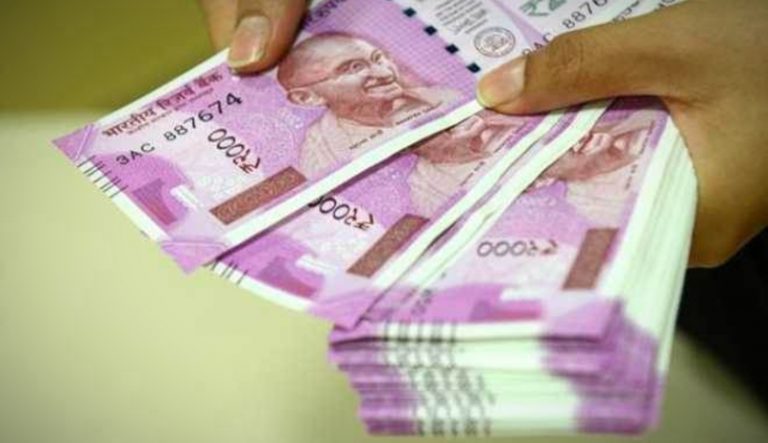कोरोना इफेक्ट : लॉकडाउन में ठप रहीं व्यापारिक गतिविधियां