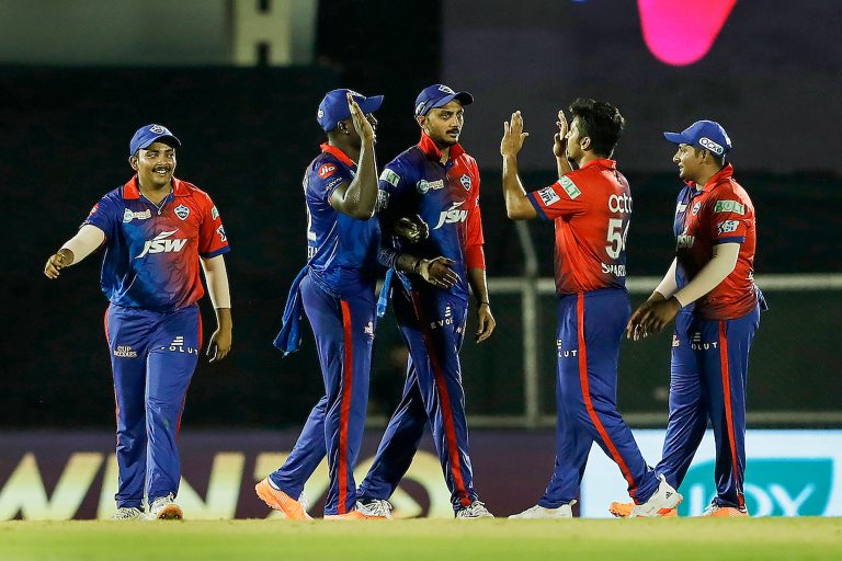 IPL 2022 में कोरोनावायरस की दस्तक, दिल्ली कैपिटल्स के फिजियो पैट्रिक फरहार्ट हुए कोरोना पॉजिटिव