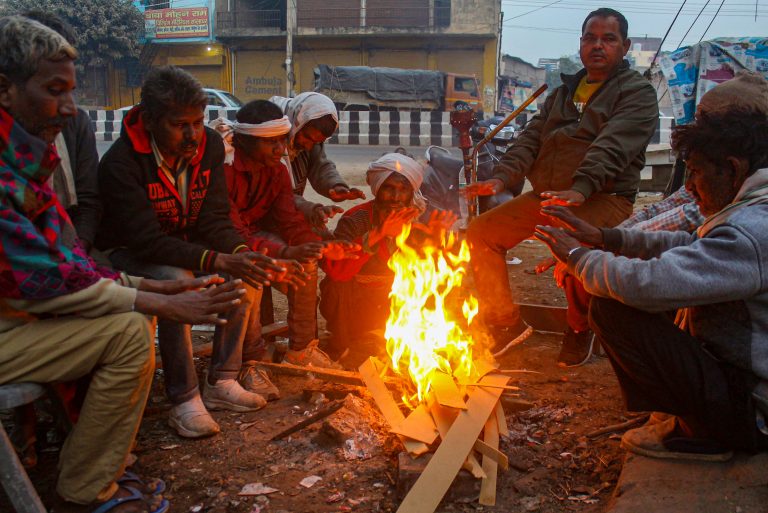 Weather Forecast: 5 दिनों तक जारी रहेगा सर्दी का सितम, दिल्ली, झारखंड बिहार समेत इन इलाकों में होगी बारिश