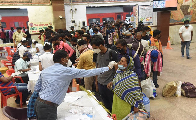 Bihar Corona News: पुणे से भागलपुर पहुंची ट्रेन में 80 फीसदी  यात्रियों का नहीं हुआ कोविड टेस्ट, जांच में मिले आठ पॉजिटिव