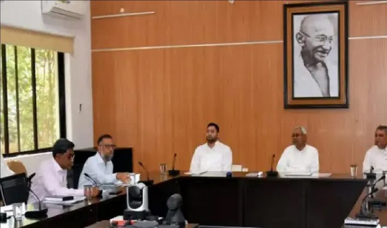 BPSC पेपर लीक मामले में BDO जयवर्धन गुप्ता बर्खास्त, 5 साल पहले रिश्वत लेते भी हुए थे गिरफ्तार
