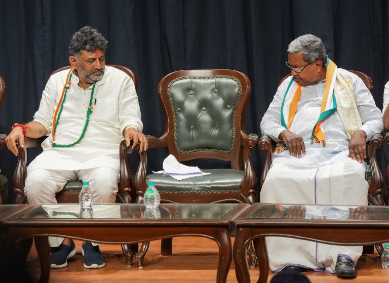 सिद्धारमैया या डीके शिवकुमार… कौन बनेगा कर्नाटक का मुख्यमंत्री! दिल्ली दरबार जल्द लगाएगी मुहर