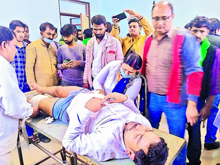 Bihar Crime News: सासाराम में बैंक के बाहर लूट के दौरान पेट्रोल पंप मालिक के बेटे की गोली मार कर हत्या, बेखौफ बदमाशों में फिल्मी अंदाज में दिया वारदात को अंजाम
