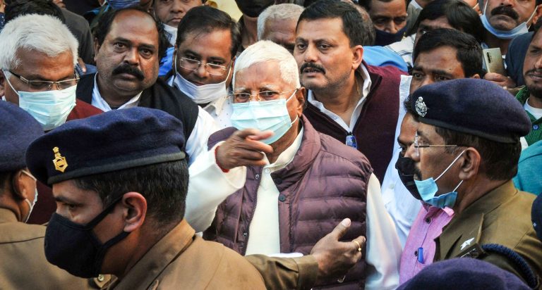 लालू यादव ने गोधरा ट्रेन हादसे को साजिश नहीं बल्कि दुर्घटना बताया! अमित शाह के इतना कहते ही मचा हंगामा
