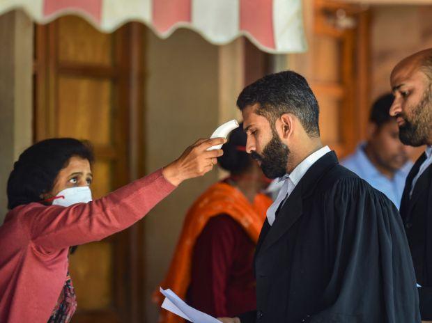 Coronavirus News: कोरोना ठीक होने वालों को पकड़ रहा बीपी शुगर, नहीं कुछ तो बना रहा मानसिक रोगी