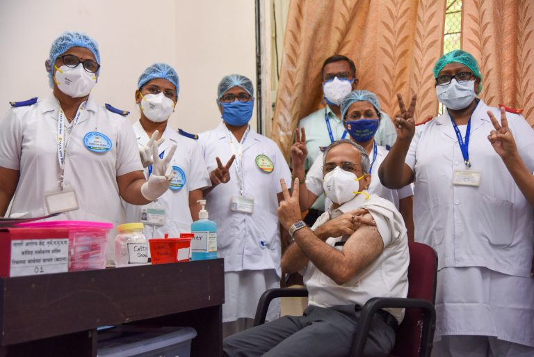 Corona Vaccine News : आरएमएल अस्पताल के रेजीडेंट डॉक्टरों ने कोवैक्सीन पर जताई शंका, कोविशील्ड लगाने का किया आग्रह