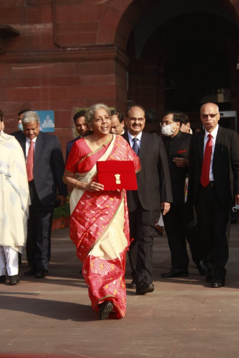 Budget 2021 : देश का पहला पेपरलेस बजट, ऐसे देख सकते हैं अपने मोबाइल पर Budget 2021 : देश का पहला पेपरलेस बजट, ऐसे देख सकते हैं अपने मोबाइल पर