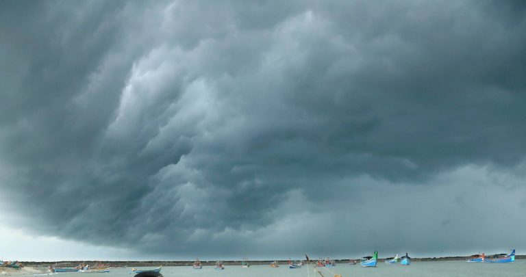 Yas Cyclone 2021: स्वास्थ्य केंद्रों में दवाओं का भंडार सुनिश्चित करें, केंद्र ने बंगाल समेत इन राज्यों को दिया निर्देश