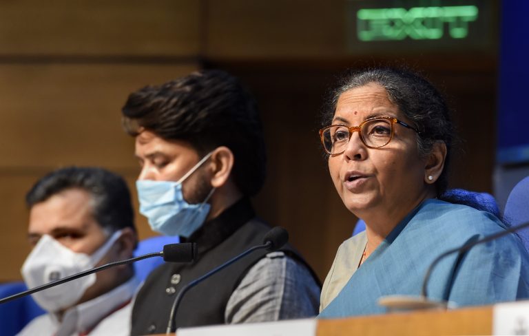 Budget 2021 : तो इस फॉर्मूले से नौकरीपेशा कर रहे लोगों को टैक्स में राहत दे सकती मोदी सरकार? बजट पेश होने से पहले चर्चा तेज