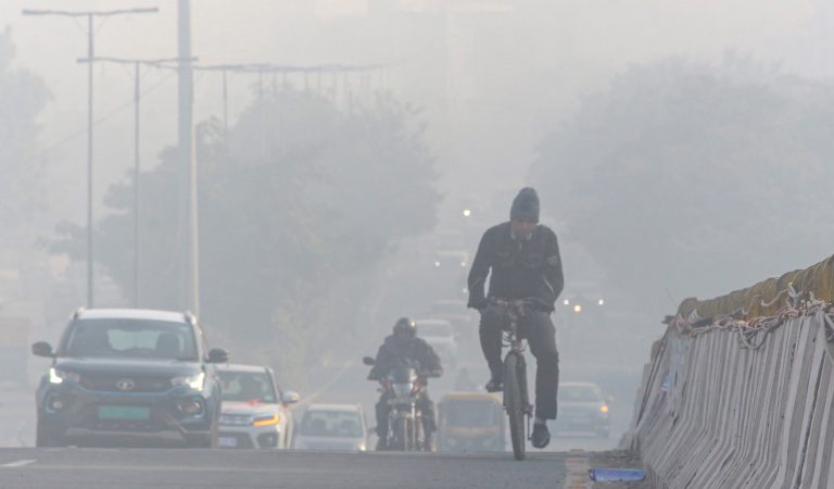 Weather Forecast Updates: मकर संक्रांति के दिन ठंड का कहर, होगी बारिश, चलेगी शीतलहर, जानें मौसम का हाल Weather Forecast Updates: मकर संक्रांति के दिन ठंड का कहर, होगी बारिश, चलेगी शीतलहर, जानें मौसम का हाल
