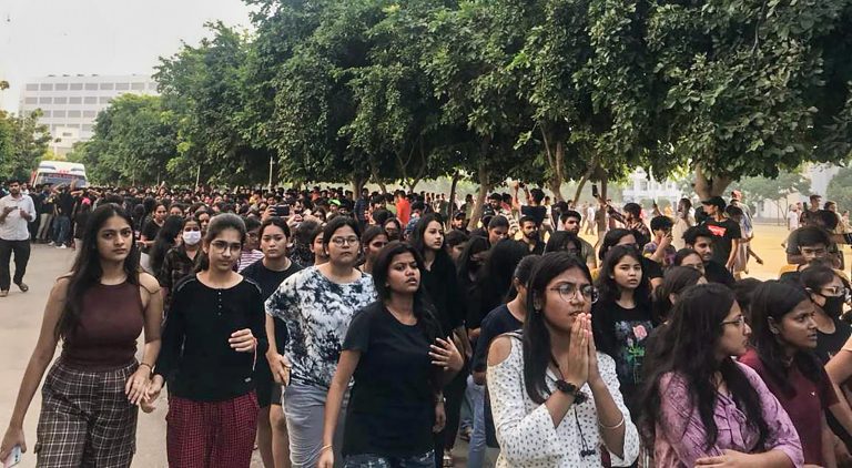 Chandigarh Video Leak: वीडियो लीक मामले में तीन की गिरफ्तारी, कोर्ट ने तीनों को 7 दिन की रिमांड पर भेजा