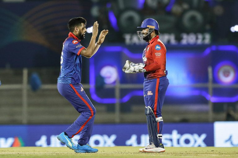 ऋषभ पंत, शार्दुल ठाकुर और प्रवीण आमरे पर लगा जुर्माना, जानें IPL मैच के दौरान आखिर ऐसा क्‍या हुआ