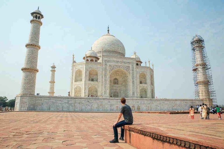 ताजमहल का दीदार करने पहुंचे मार्क जुकरबर्ग