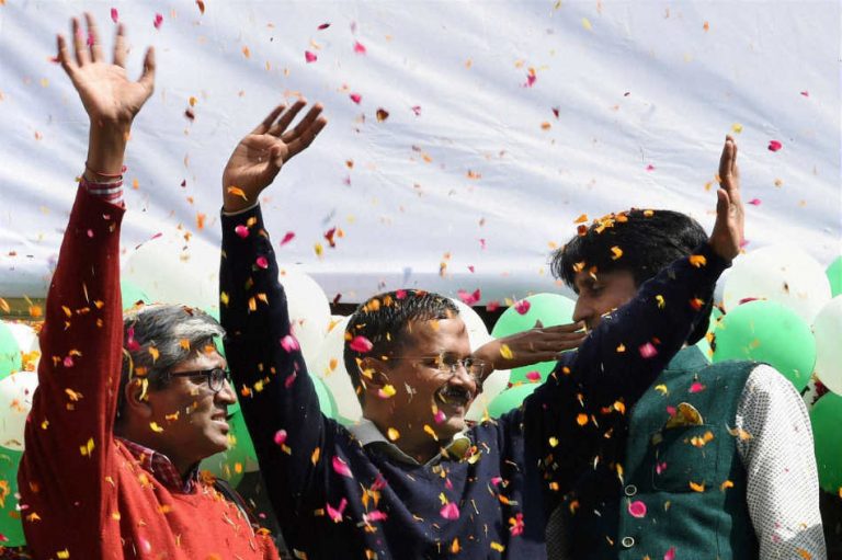 केजरीवाल की नयी पारी आज से,रामलीला मैदान तैयार, जानें कुछ खास बातें