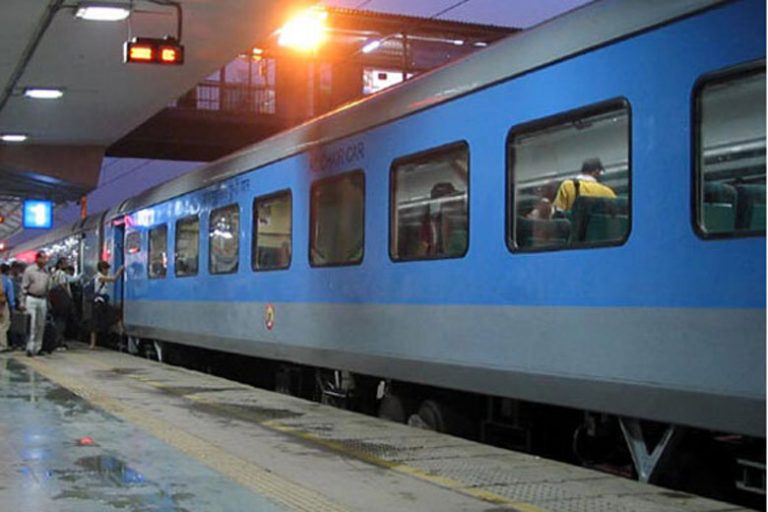 अब तत्काल टिकट कैंसल करवाने पर 50% पैसे होंगे वापस, एसी नॉन एसी की बुकिंग का समय अलग-अलग