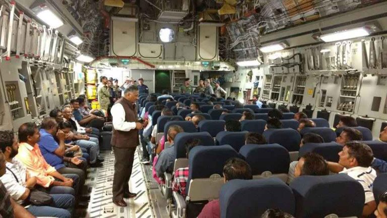 सुडान से भारतीयों की वापसी, लगे “भारत माता की जय” के नारे