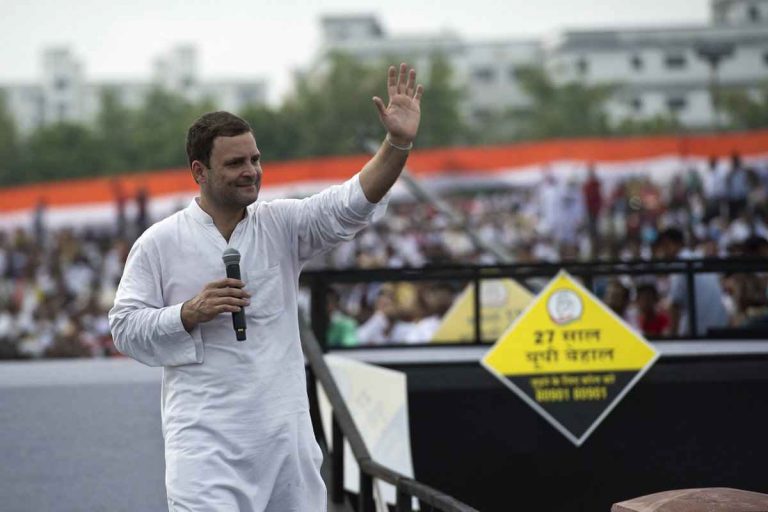 आमिर खान के समर्थन में आए राहुल, कहा – शर्मनाक है पर्रिकर की धमकी
