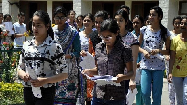 UPTET 2021: यूपीटीईटी को लेकर प्रशासन अलर्ट, एग्जाम सेंटर पर पर्यवेक्षक और स्टेटिक मजिस्ट्रेट होंगे तैनात