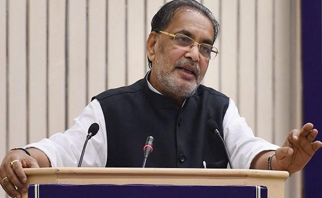 उत्तर प्रदेश का प्रभारी बनने के बाद पहली बार लखनऊ आए राधा मोहन सिंह ने टंडन को दी श्रद्धांजलि, योगी आदित्यनाथ से मिले उत्तर प्रदेश का प्रभारी बनने के बाद पहली बार लखनऊ आए राधा मोहन सिंह ने टंडन को दी श्रद्धांजलि, योगी आदित्यनाथ से मिले