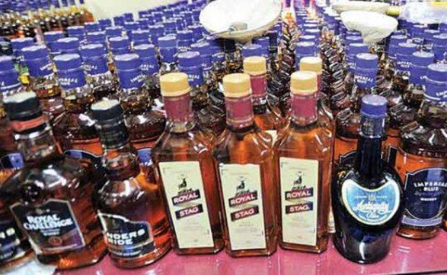 पटना में हो रहा था ब्रांडेड कंपनी के नाम पर अवैध शराब बनाने का काम, पुलिस ने की छापेमारी तो खुला राज
