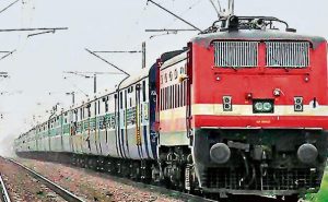 Indian Railways: लखनऊ छपरा एक्सप्रेस समेत चार ट्रेनें आज से रहेंगी कैंसिल, कई गाड़ियों के रूट में हुआ बदलाव