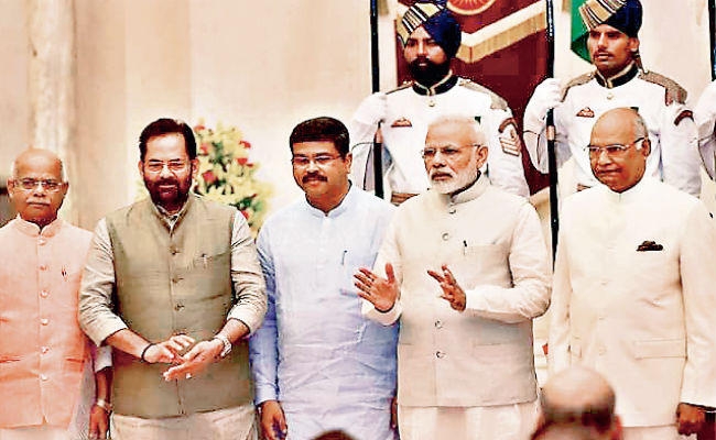 छवि चमकाने की चतुर चाल छवि चमकाने की चतुर चाल