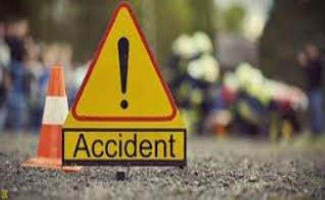 ट्रक की चपेट में आने से बाइक सवार की मौत ट्रक की चपेट में आने से बाइक सवार की मौत