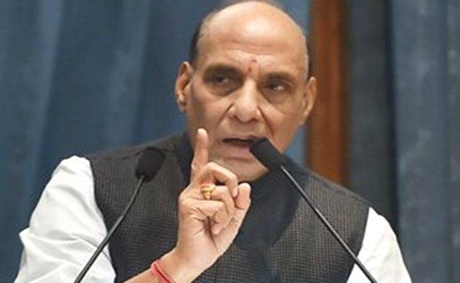 राजनाथ ने पाकिस्‍तान को लताड़ा, कहा – हम पड़ोसी को रिश्‍तेदार समझते हैं और वे आतंकवाद फैलाते हैं