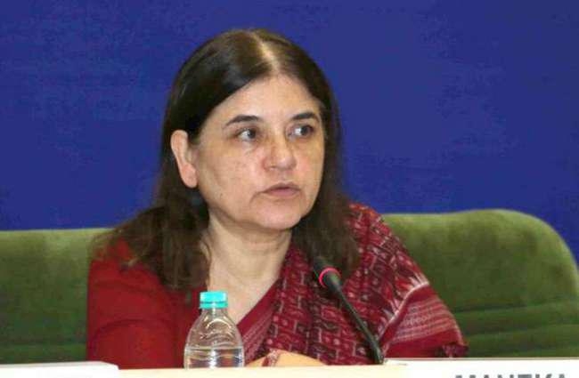 केंद्रीय मंत्री मेनका गांधी ने गर्भवती महिलाओं के साथ प्रसवपूर्व योग आसन का किया प्रदर्शन केंद्रीय मंत्री मेनका गांधी ने गर्भवती महिलाओं के साथ प्रसवपूर्व योग आसन का किया प्रदर्शन