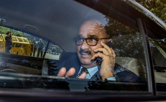 CBI Director आलोक वर्मा ने उनकी अनुपस्थिति में किये गये करीब सारे तबादले रद्द किये