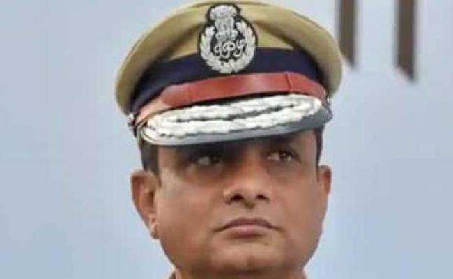 केंद्र ने बंगाल सरकार से कहा – कोलकाता पुलिस आयुक्त के खिलाफ अनुशासनात्मक कार्यवाही शुरू करे