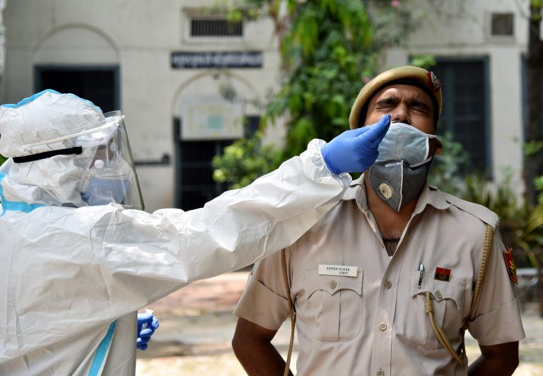 नए साल के जश्न पर ‘ओमिक्रॉन’ की नजर, देश में मच सकता है हाहाकार, मामले 410 के पार