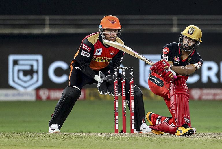 IPL 2020 : पडिक्कल की एक और विस्फोटक पारी, आईपीएल में जमाया तीसरा अर्धशतक
