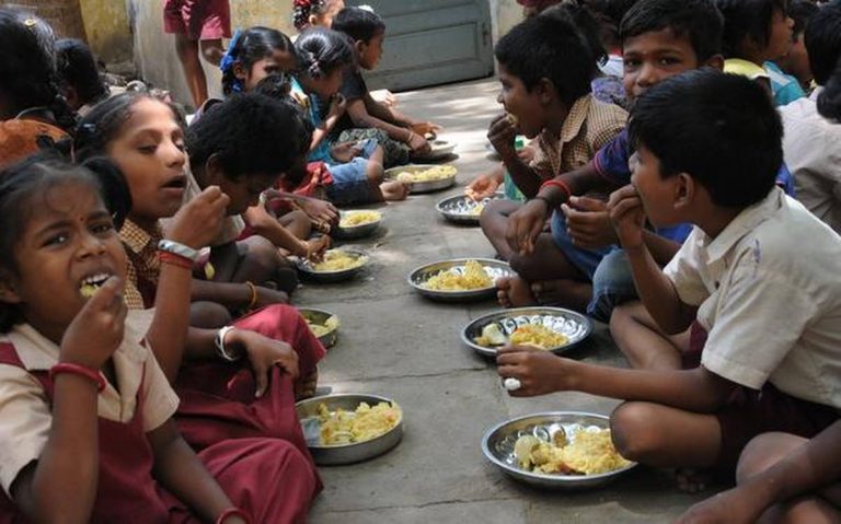 बिहार के आठ जिलों में सिर्फ आठ फीसदी बच्चों को मिला मिड डे मिल