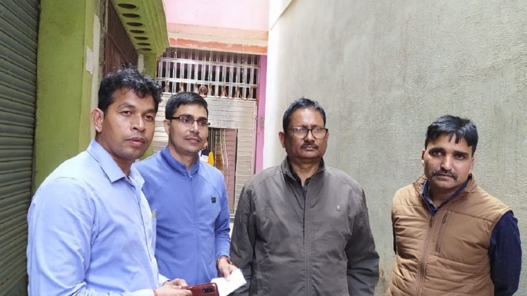यूपी में बेटे ने पिता की हत्या कर आरी से किया टुकड़े-टुकड़े, फिर सूटकेस में शव को रख कर लगाया ठिकाने