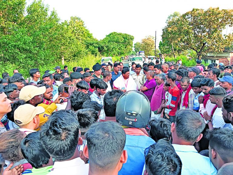 सारवां-देवघर एनएच पर सड़क हादसे में दादी-पोते की मौत, गुस्साये लोगों ने की सड़क जाम