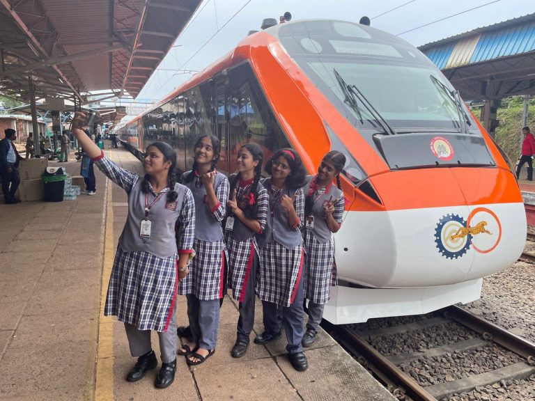 Udaipur-Jaipur Vande Bharat Train: उदयपुर से जयपुर के बीच दौड़ी वंदे भारत, जानें टाइम टेबल और किराया