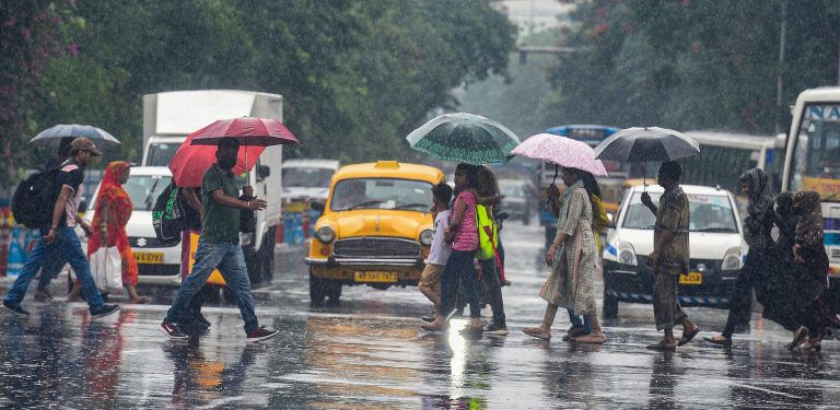 Weather Forecast Update: बिहार-झारखंड समेत इन राज्यों में हुई मूसलाधार बारिश, IMD ने जारी किया अलर्ट