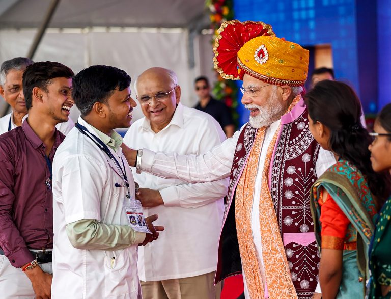 PHOTOS: ‘मेरी सरकार ने लाखों बेटियों को मकान मालिक बनाया’, गुजरात में बोले पीएम नरेंद्र मोदी