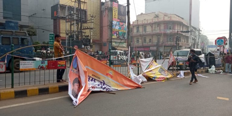 बदायूं में सीएम योगी की रैली से पहले बड़ा हादसा, बैनर पोस्टर लगा रहे युवक को कार ने कुचला, एक की मौत