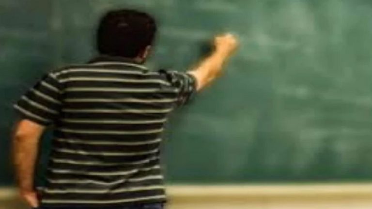 बिहार में एक ही प्रमाण पत्र पर दो स्कूलों में शिक्षक बहाल, आठ वर्षों से उठा रहे वेतन